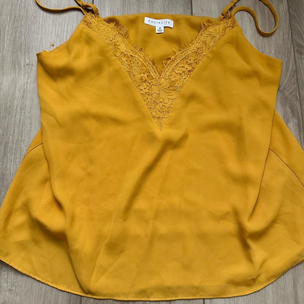 Socialite lace tank